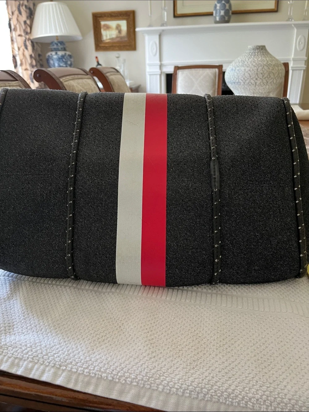 HAUTE SHORE Red and Black Interior Tote - Picture 4 of 4